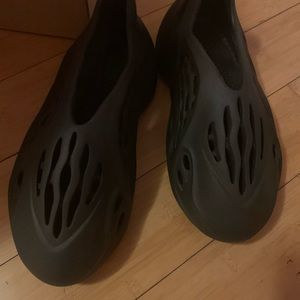 YEEZY FOAM RUNNER SIZE 8